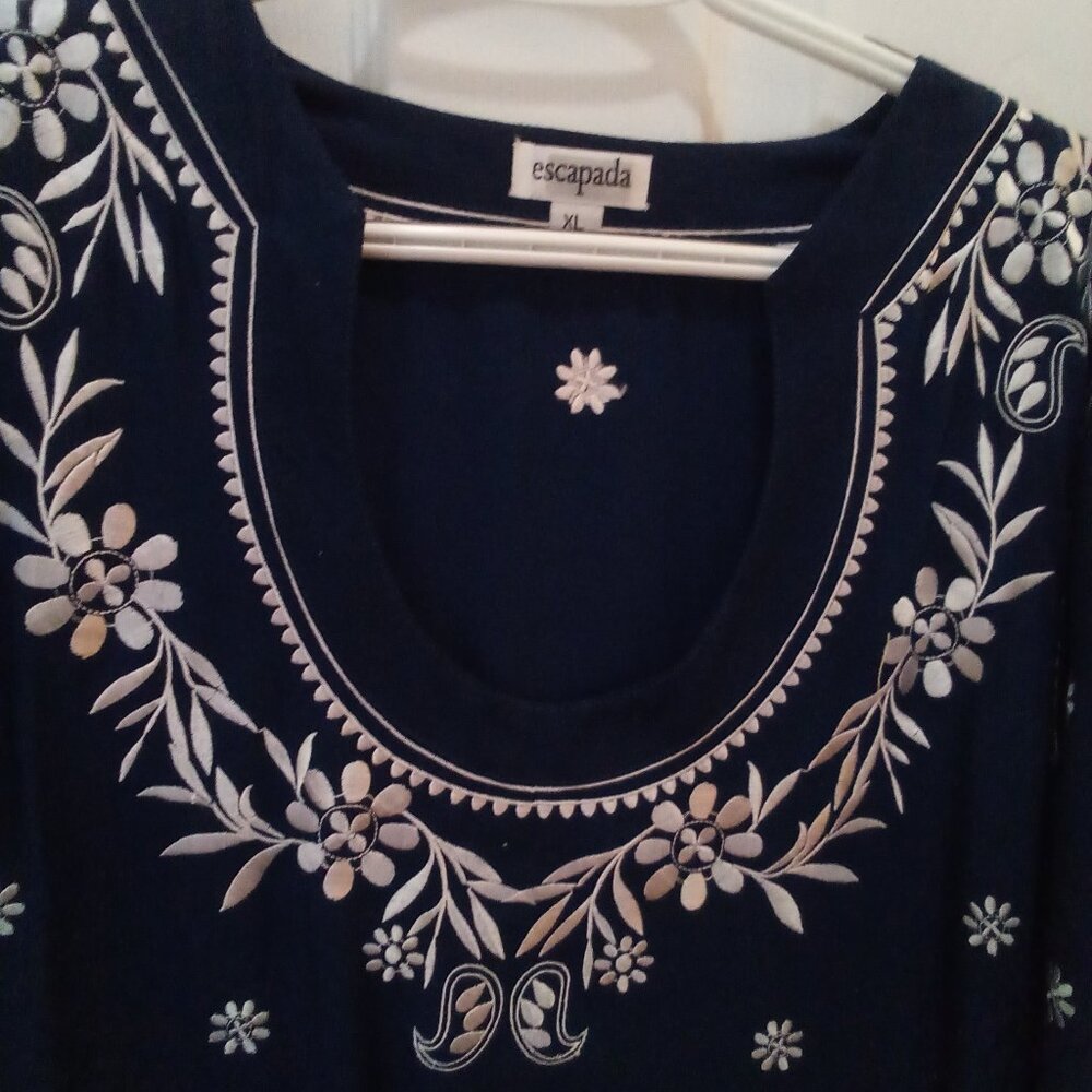 Escapada tunic, XL. Smoke free, pet free